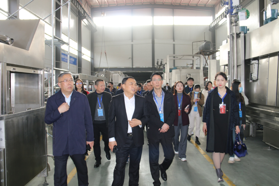 舟山市经信局副局长毛润洲携舟山市优秀企业家代表一行40余人莅临锐智股份调研考察！